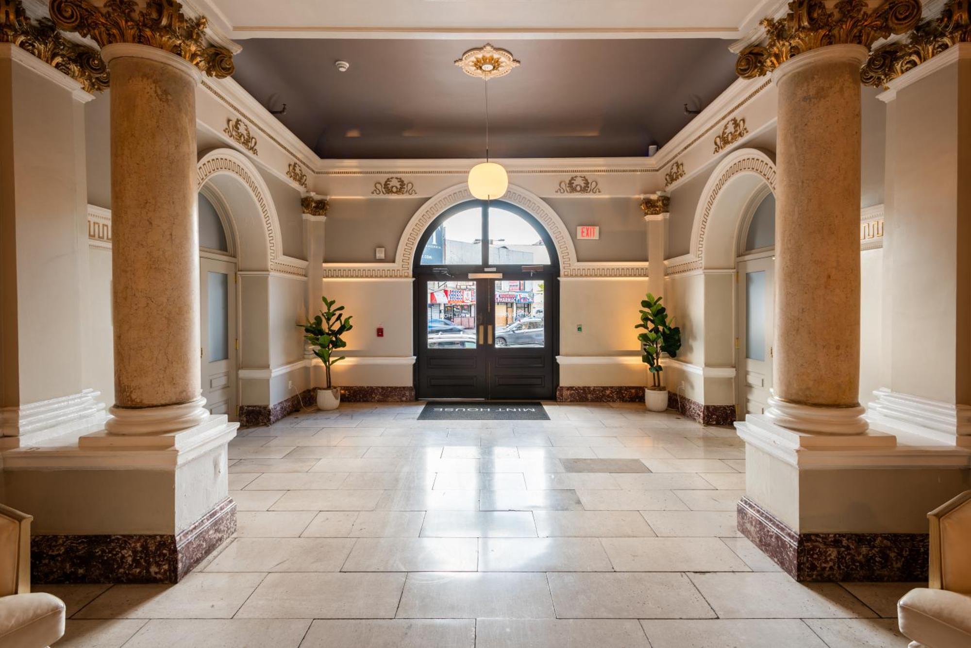 Mint House At The Divine Lorraine Hotel - Philadelphia Bagian luar foto