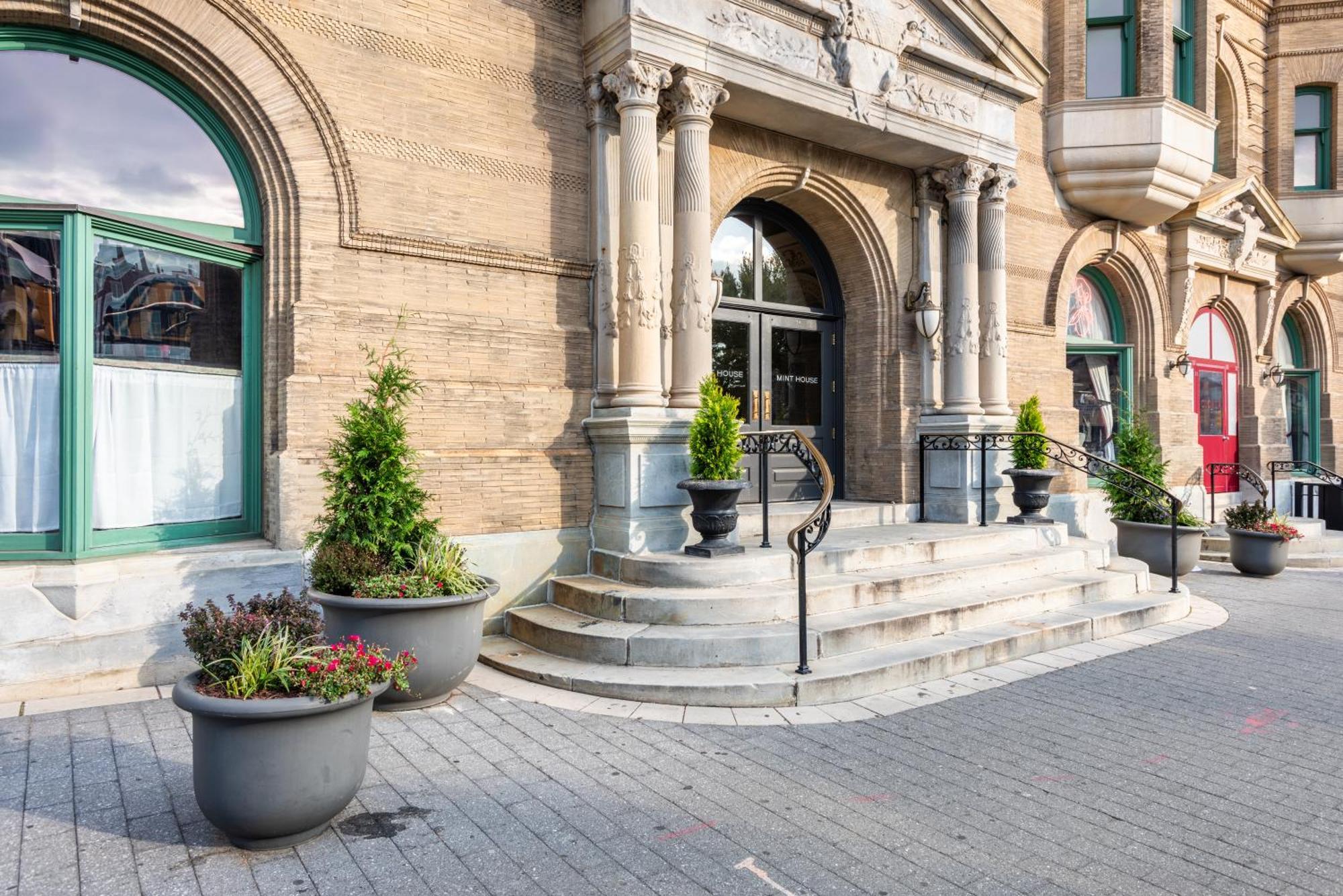 Mint House At The Divine Lorraine Hotel - Philadelphia Bagian luar foto