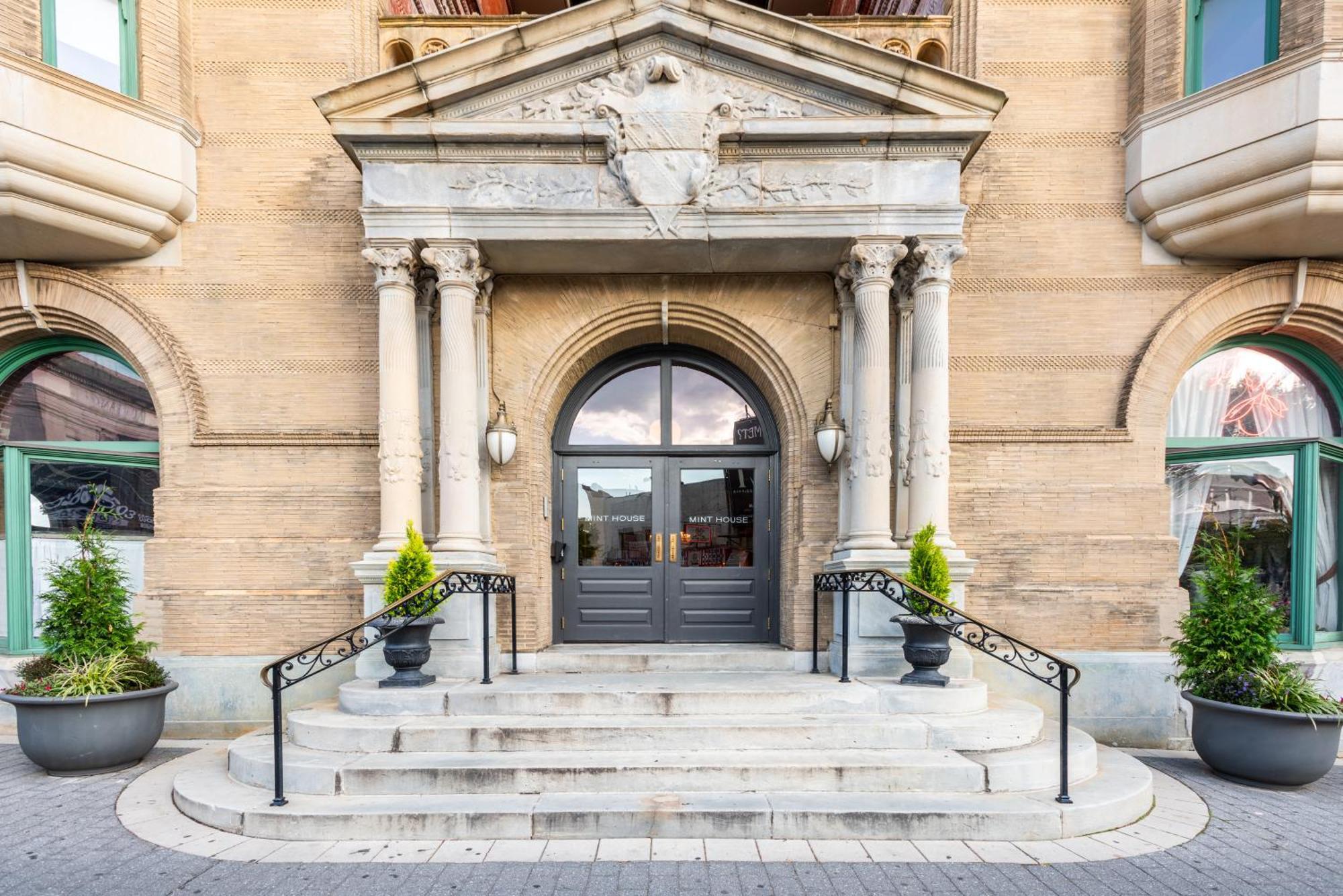 Mint House At The Divine Lorraine Hotel - Philadelphia Bagian luar foto